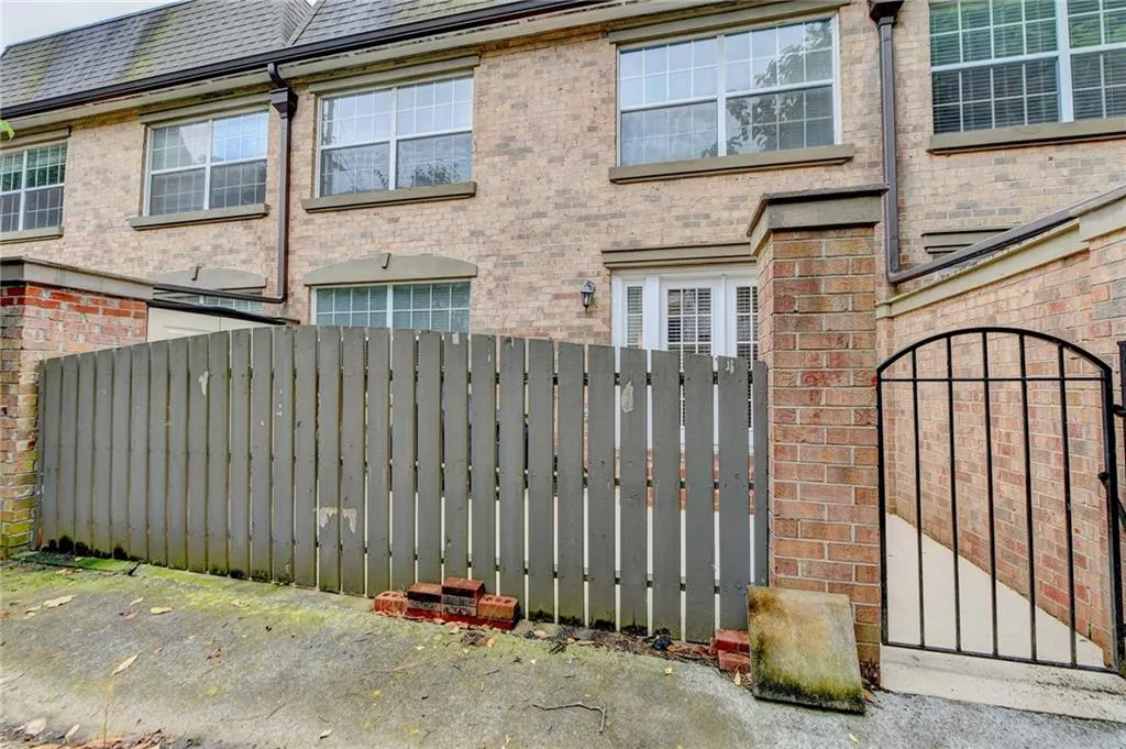 6980 Roswell Road Unit H4, Atlanta, Georgia 30328, 3 Bedrooms Bedrooms, ,2 BathroomsBathrooms,Residential,Sold,6980 Roswell Road Unit H4,7239647