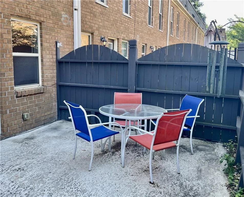 235 Winding River Drive Unit H, Sandy Springs, Georgia 30350, 2 Bedrooms Bedrooms, ,1 BathroomBathrooms,Residential,Sold,235 Winding River Drive Unit H,7216550