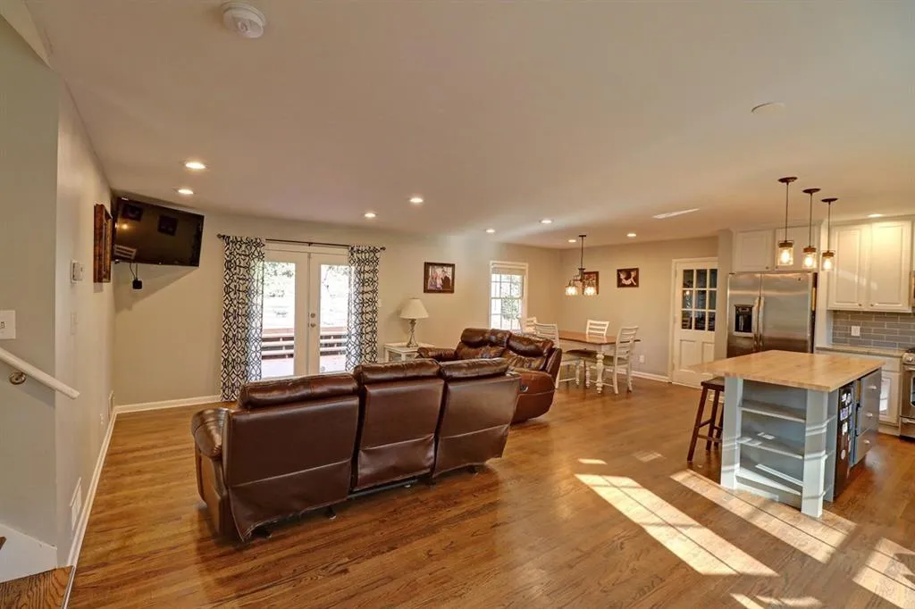 6536 Wright Road, Sandy Springs, Georgia 30328, 3 Bedrooms Bedrooms, ,3 BathroomsBathrooms,Residential,Sold,6536 Wright Road,5952087