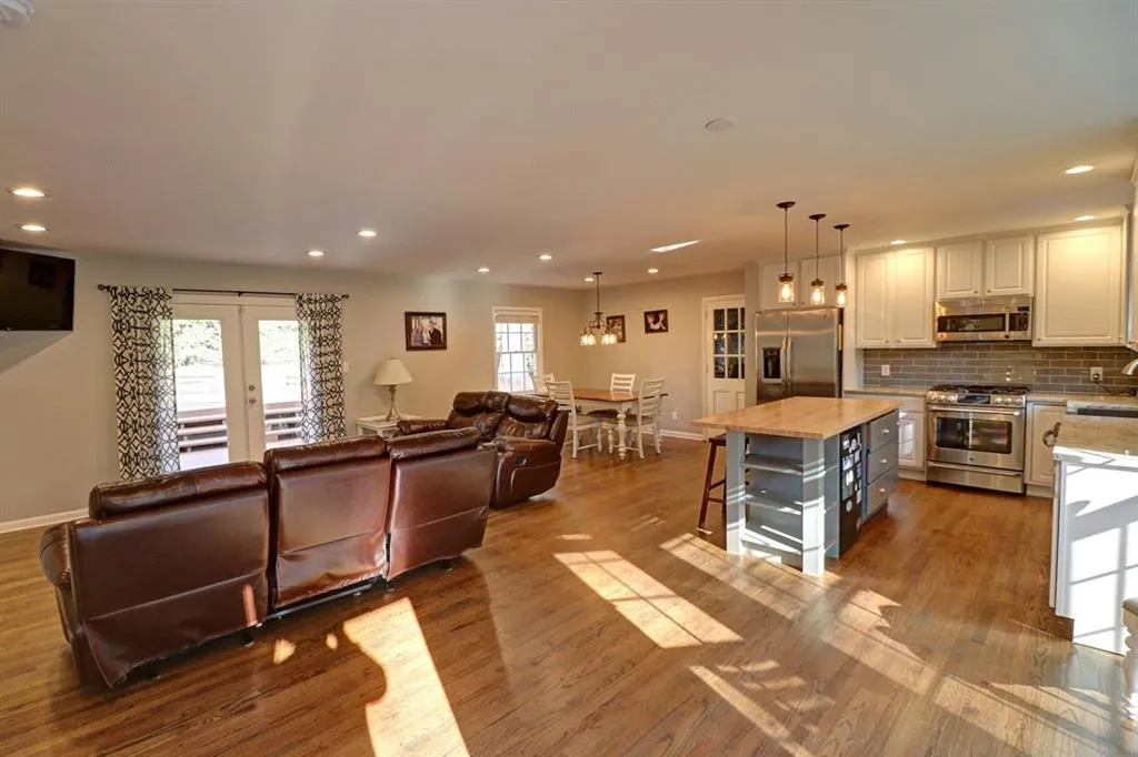 6536 Wright Road, Sandy Springs, Georgia 30328, 3 Bedrooms Bedrooms, ,3 BathroomsBathrooms,Residential,Sold,6536 Wright Road,5952087