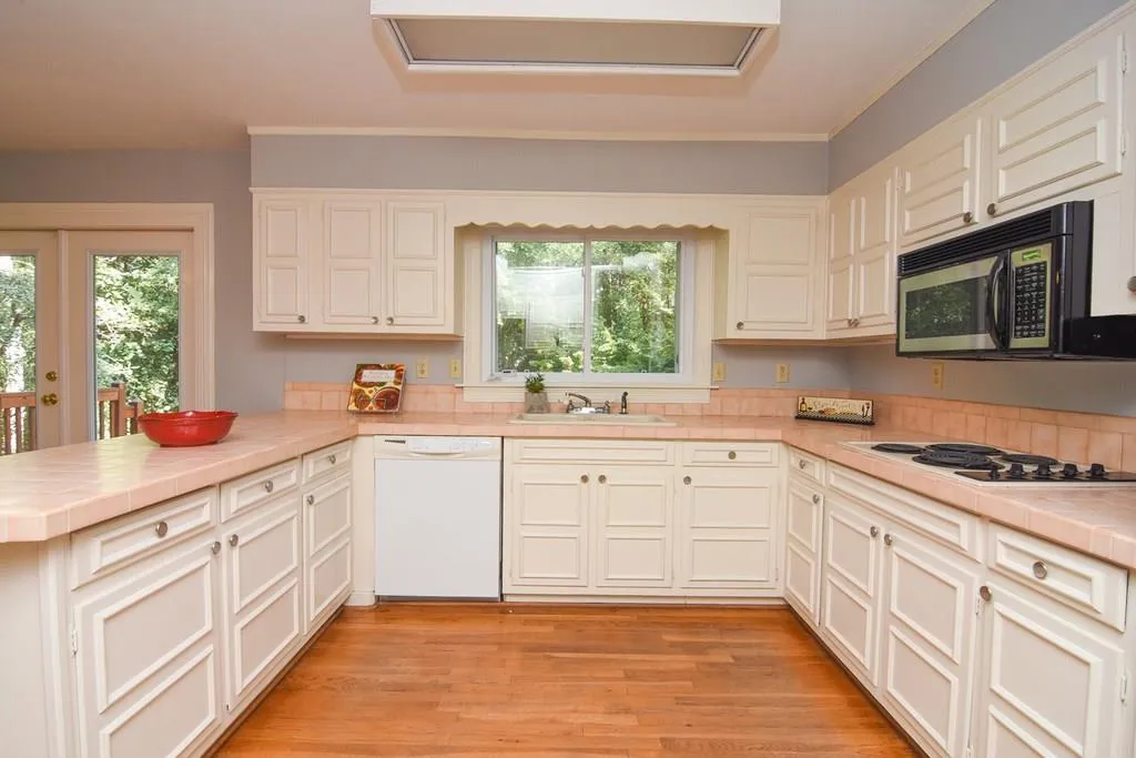 8110 Winged Foot Drive, Sandy Springs, Georgia 30350, 4 Bedrooms Bedrooms, ,4 BathroomsBathrooms,Residential,Sold,8110 Winged Foot Drive,6076130