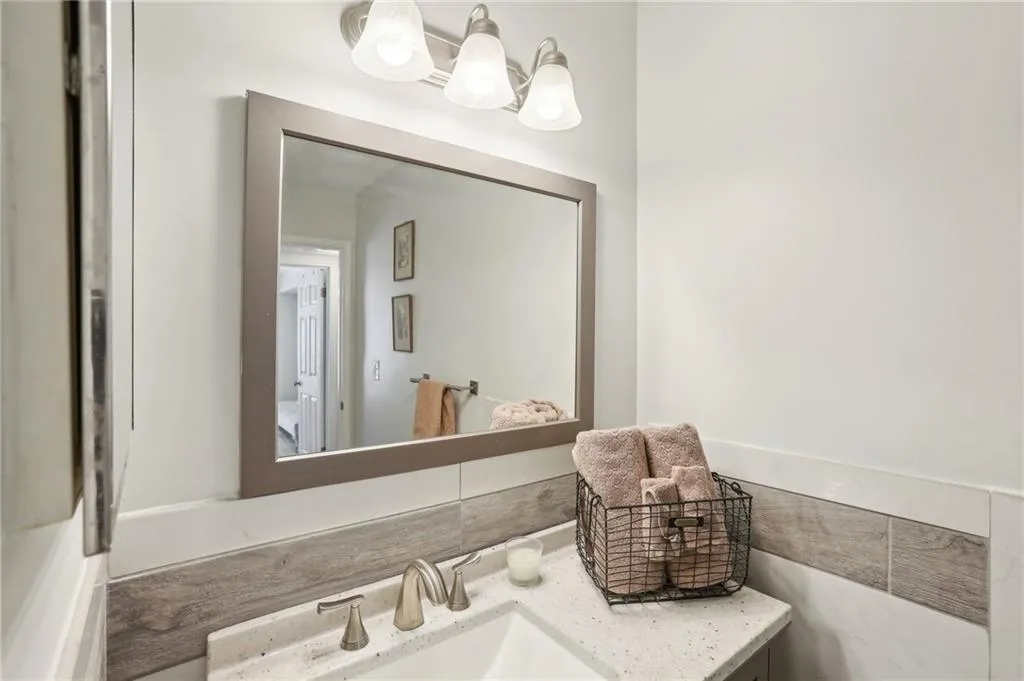 101 Natchez Trace, Atlanta, Georgia 30350, 2 Bedrooms Bedrooms, ,2 BathroomsBathrooms,Residential,Sold,101 Natchez Trace,7538211