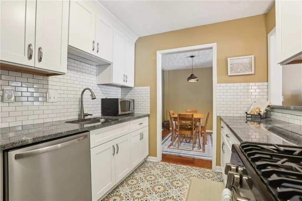 101 Natchez Trace, Atlanta, Georgia 30350, 2 Bedrooms Bedrooms, ,2 BathroomsBathrooms,Residential,Sold,101 Natchez Trace,7538211