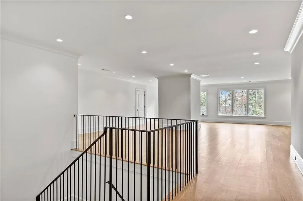 258 Pineland Road Nw, Atlanta, Georgia 30342, 6 Bedrooms Bedrooms, 0 ,8 BathroomsBathrooms,Residential,For Sale,258 Pineland Road Nw,7806281