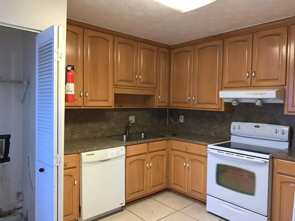 340 Winding River Drive Unit G, Sandy Springs, Georgia 30350, 3 Bedrooms Bedrooms, ,2 BathroomsBathrooms,Residential,Sold,340 Winding River Drive Unit G,6584064