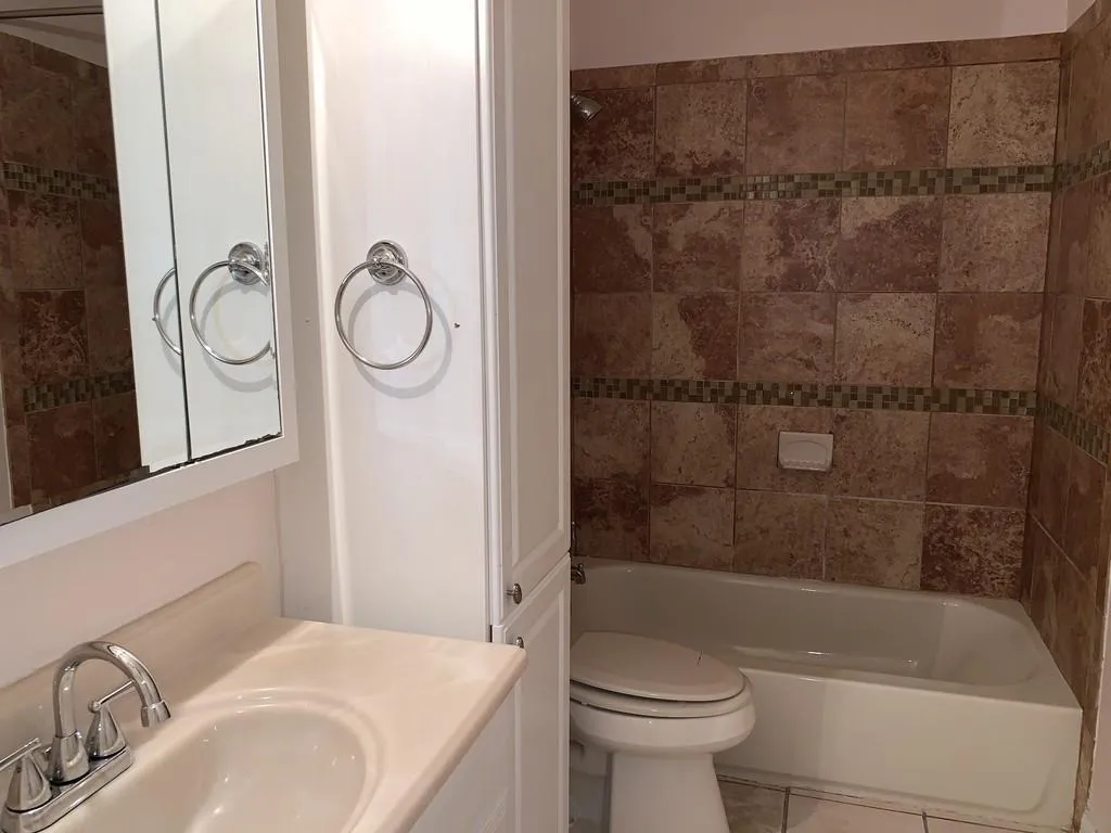 340 Winding River Drive Unit G, Sandy Springs, Georgia 30350, 3 Bedrooms Bedrooms, ,2 BathroomsBathrooms,Residential,Sold,340 Winding River Drive Unit G,6584064