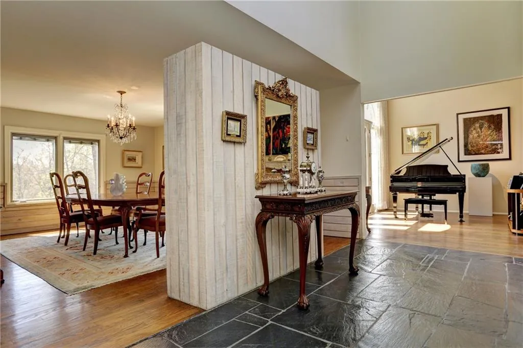 602 Chestnut Oak Court, Sandy Springs, Georgia 30327, 5 Bedrooms Bedrooms, ,4 BathroomsBathrooms,Residential,Sold,602 Chestnut Oak Court,5662192