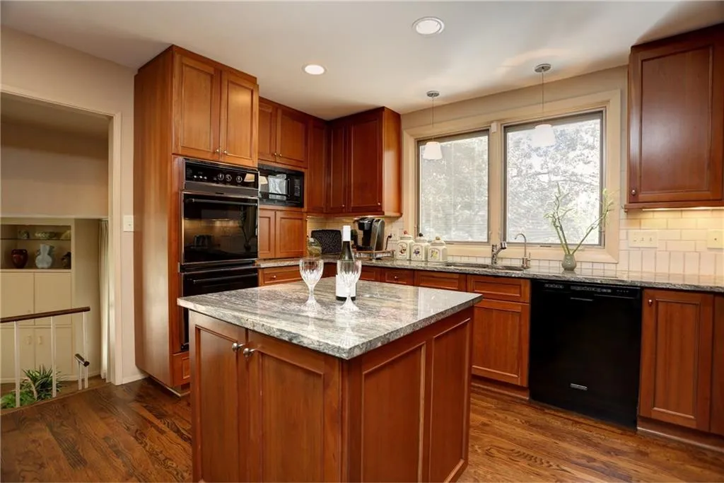 602 Chestnut Oak Court, Sandy Springs, Georgia 30327, 5 Bedrooms Bedrooms, ,4 BathroomsBathrooms,Residential,Sold,602 Chestnut Oak Court,5662192
