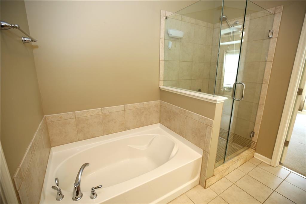 7235 Highland Bluff, Atlanta, Georgia 30328, 3 Bedrooms Bedrooms, ,3 BathroomsBathrooms,Residential,Sold,7235 Highland Bluff,7337053