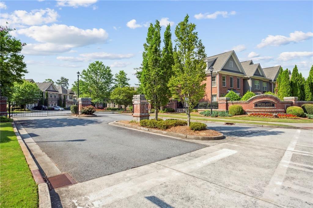 7235 Highland Bluff, Atlanta, Georgia 30328, 3 Bedrooms Bedrooms, ,3 BathroomsBathrooms,Residential,Sold,7235 Highland Bluff,7337053