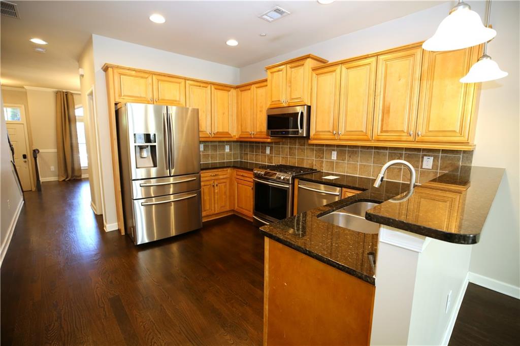 7235 Highland Bluff, Atlanta, Georgia 30328, 3 Bedrooms Bedrooms, ,3 BathroomsBathrooms,Residential,Sold,7235 Highland Bluff,7337053