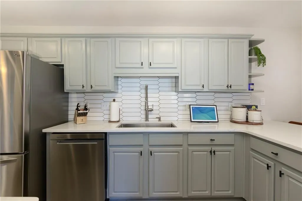 407 Brighton Point, Atlanta, Georgia 30328, 2 Bedrooms Bedrooms, ,2 BathroomsBathrooms,Residential,Sold,407 Brighton Point,7526873