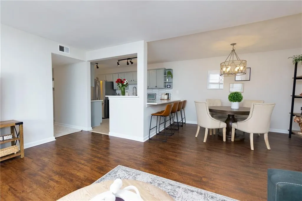 407 Brighton Point, Atlanta, Georgia 30328, 2 Bedrooms Bedrooms, ,2 BathroomsBathrooms,Residential,Sold,407 Brighton Point,7526873