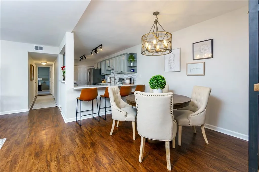 407 Brighton Point, Atlanta, Georgia 30328, 2 Bedrooms Bedrooms, ,2 BathroomsBathrooms,Residential,Sold,407 Brighton Point,7526873