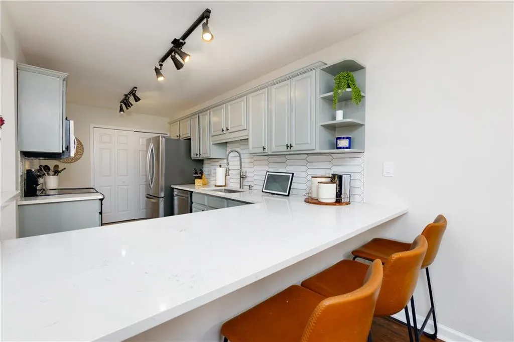407 Brighton Point, Atlanta, Georgia 30328, 2 Bedrooms Bedrooms, ,2 BathroomsBathrooms,Residential,Sold,407 Brighton Point,7526873
