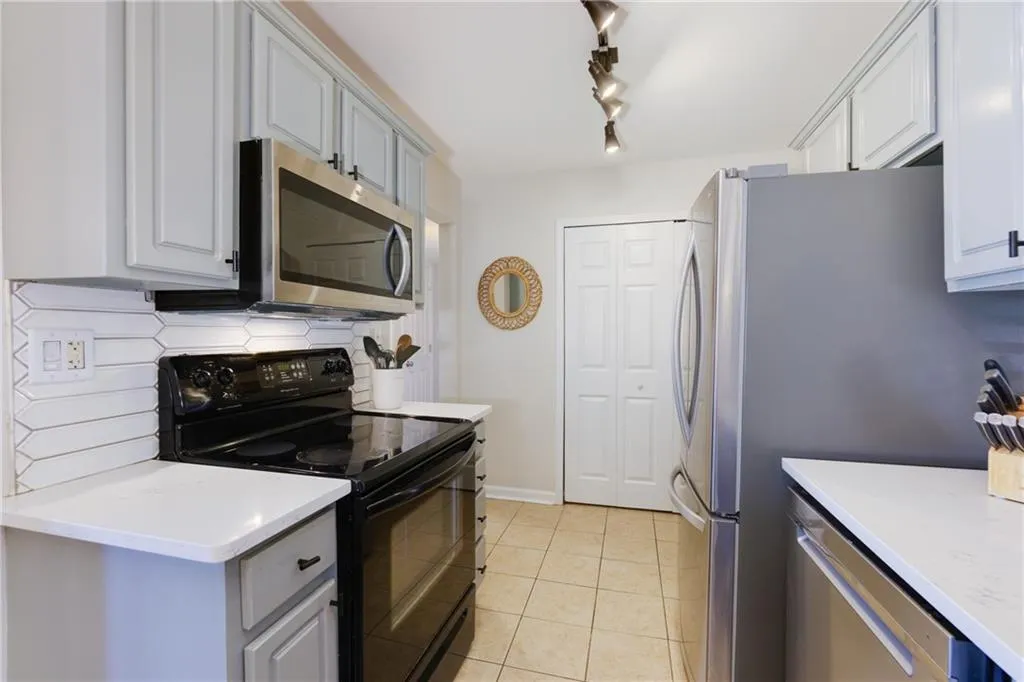 407 Brighton Point, Atlanta, Georgia 30328, 2 Bedrooms Bedrooms, ,2 BathroomsBathrooms,Residential,Sold,407 Brighton Point,7526873