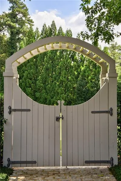 4698 Northside Drive, Sandy Springs, Georgia 30327, 6 Bedrooms Bedrooms, ,5 BathroomsBathrooms,Residential,Sold,4698 Northside Drive,7111328 4698 Northside Drive, Sandy Springs, Georgia 30327, 6 Bedrooms Bedrooms, ,5 BathroomsBathrooms,Residential,Sold,4698 Northside Drive,7111328