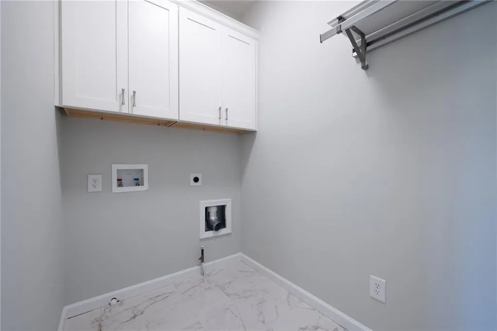 137 Alderwood Hill, Sandy Springs, Georgia 30328, 4 Bedrooms Bedrooms, ,4 BathroomsBathrooms,Residential,Sold,137 Alderwood Hill,7486671