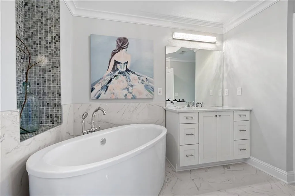 137 Alderwood Hill, Sandy Springs, Georgia 30328, 4 Bedrooms Bedrooms, ,4 BathroomsBathrooms,Residential,Sold,137 Alderwood Hill,7486671