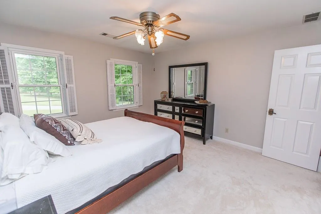 6905 Hunters Knoll, Sandy Springs, Georgia 30328, 5 Bedrooms Bedrooms, ,4 BathroomsBathrooms,Residential,Sold,6905 Hunters Knoll,6646144