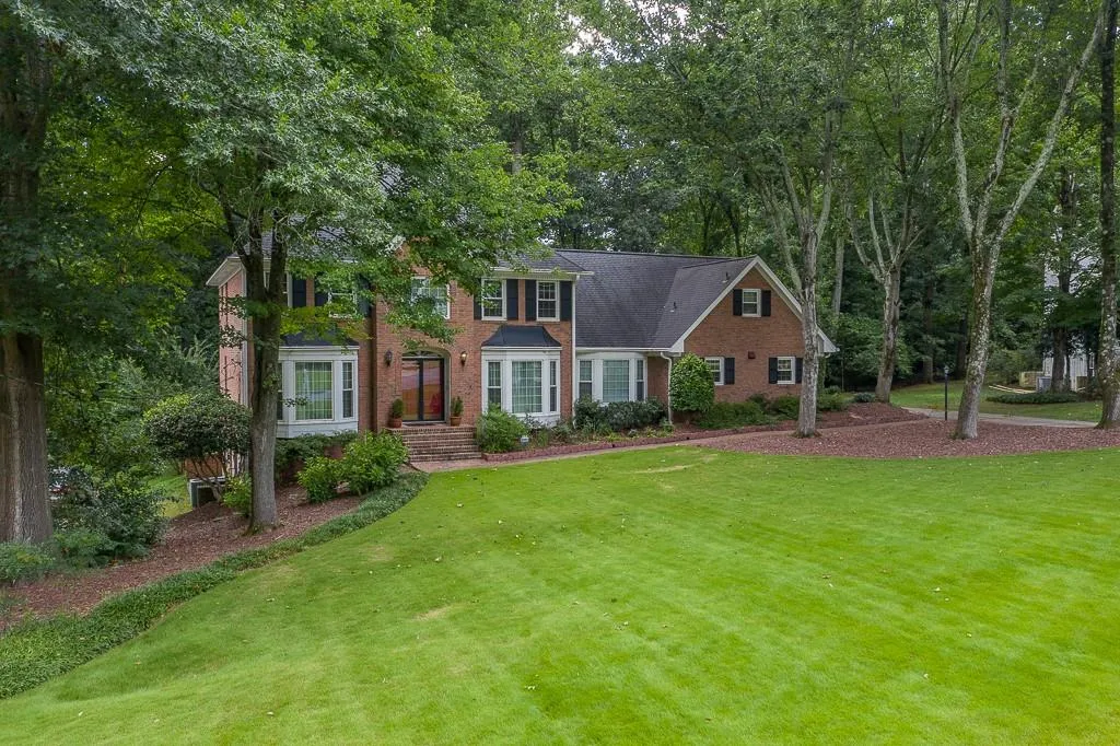 6905 Hunters Knoll, Sandy Springs, Georgia 30328, 5 Bedrooms Bedrooms, ,4 BathroomsBathrooms,Residential,Sold,6905 Hunters Knoll,6646144