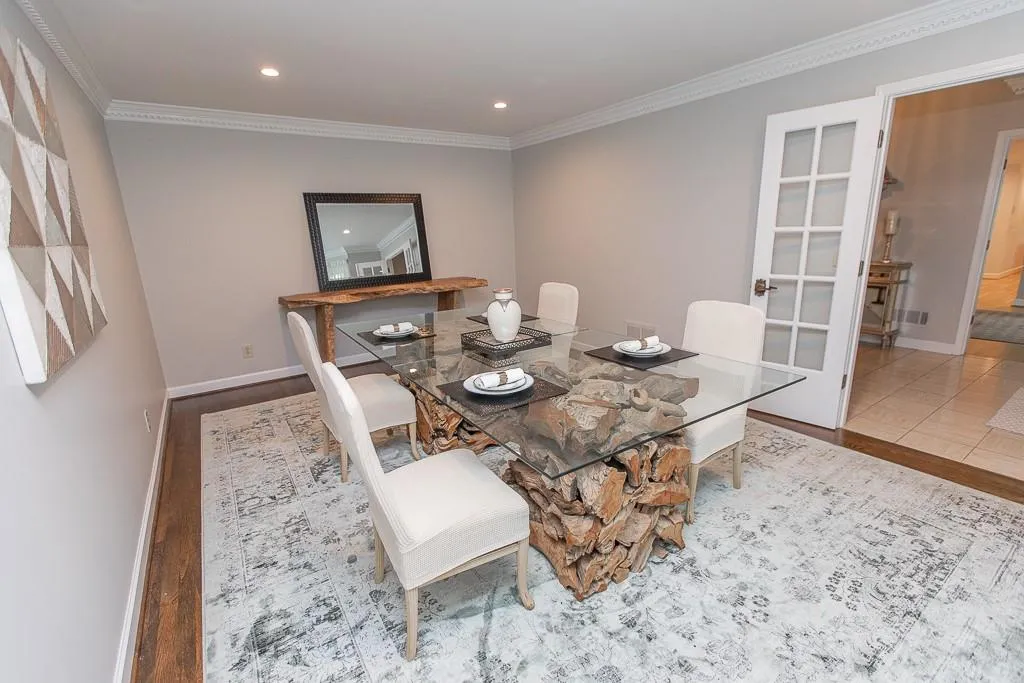 6905 Hunters Knoll, Sandy Springs, Georgia 30328, 5 Bedrooms Bedrooms, ,4 BathroomsBathrooms,Residential,Sold,6905 Hunters Knoll,6646144