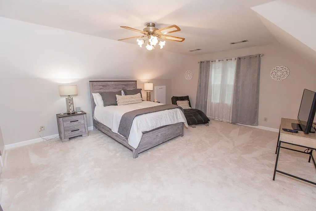 6905 Hunters Knoll, Sandy Springs, Georgia 30328, 5 Bedrooms Bedrooms, ,4 BathroomsBathrooms,Residential,Sold,6905 Hunters Knoll,6646144