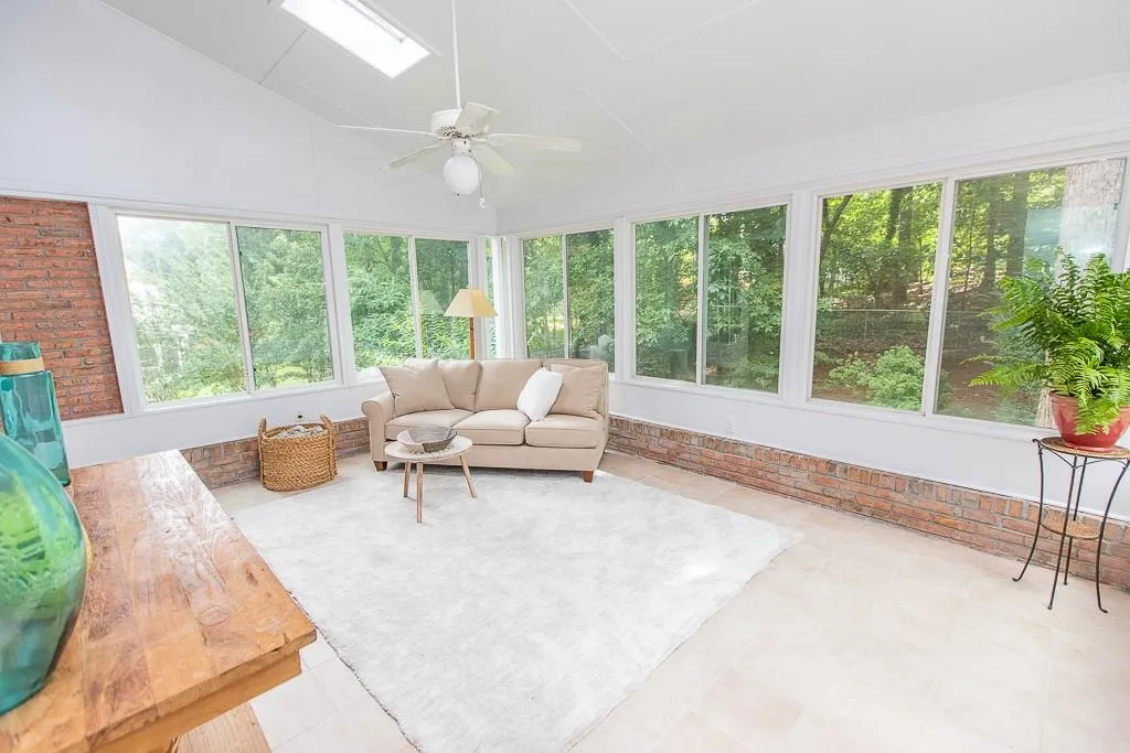 6905 Hunters Knoll, Sandy Springs, Georgia 30328, 5 Bedrooms Bedrooms, ,4 BathroomsBathrooms,Residential,Sold,6905 Hunters Knoll,6646144