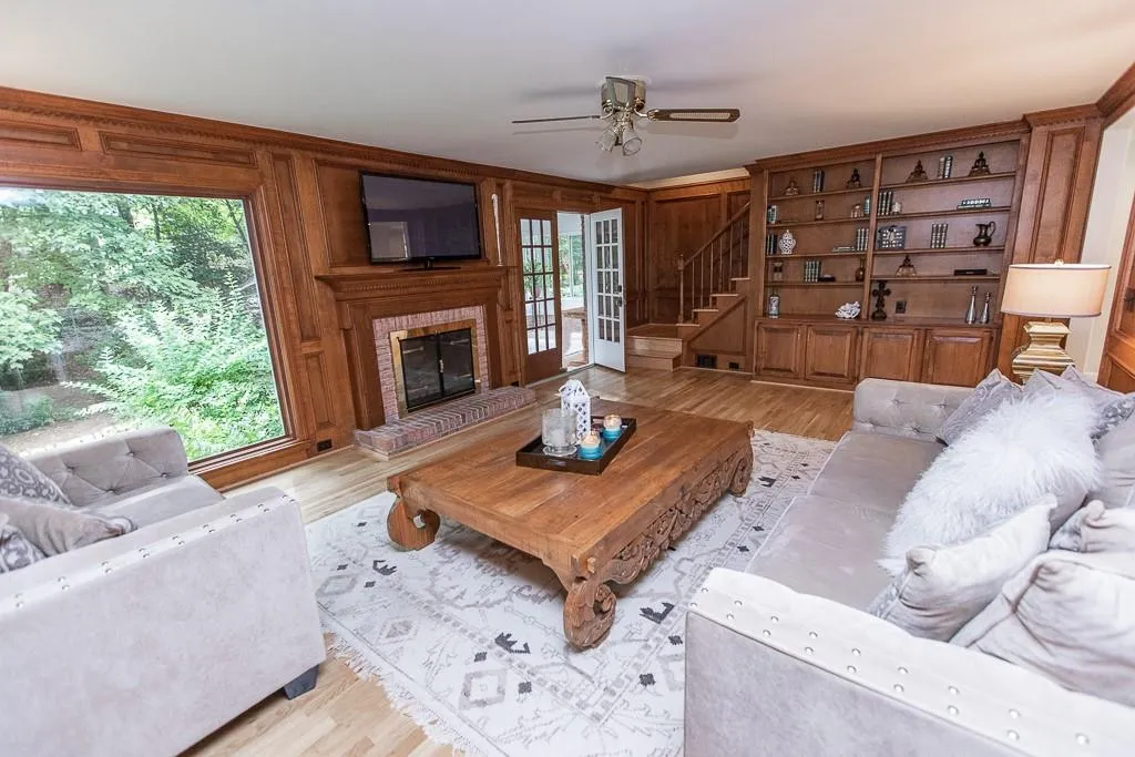 6905 Hunters Knoll, Sandy Springs, Georgia 30328, 5 Bedrooms Bedrooms, ,4 BathroomsBathrooms,Residential,Sold,6905 Hunters Knoll,6646144