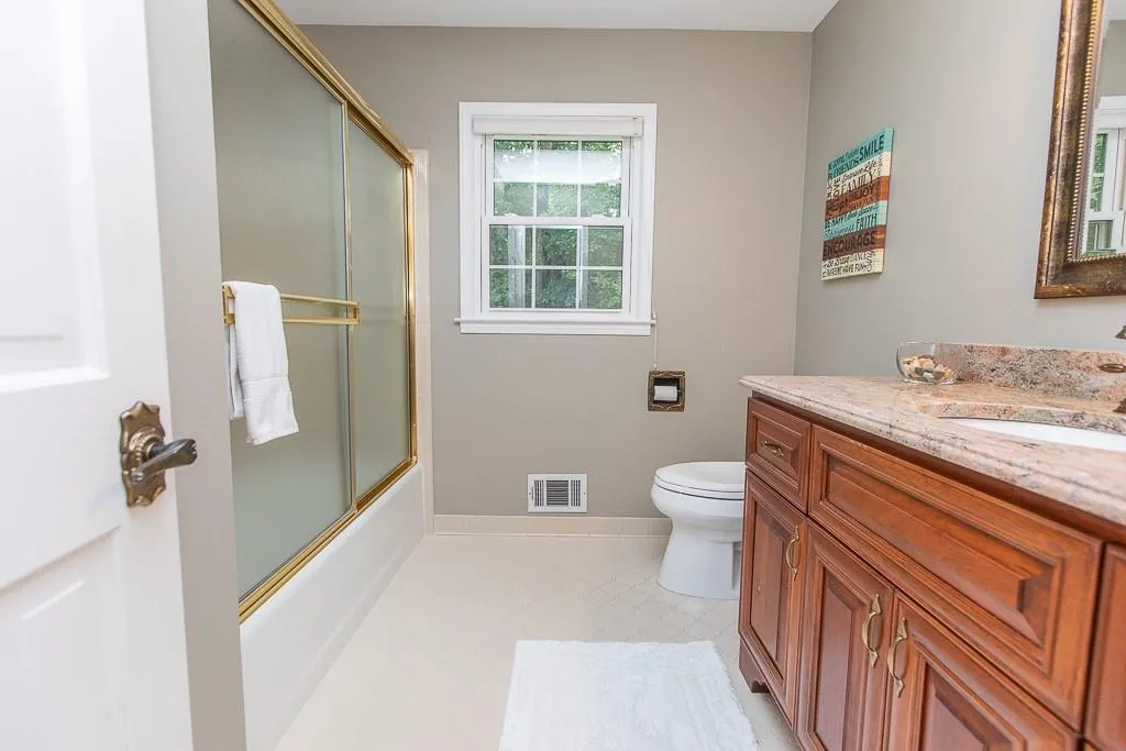 6905 Hunters Knoll, Sandy Springs, Georgia 30328, 5 Bedrooms Bedrooms, ,4 BathroomsBathrooms,Residential,Sold,6905 Hunters Knoll,6646144