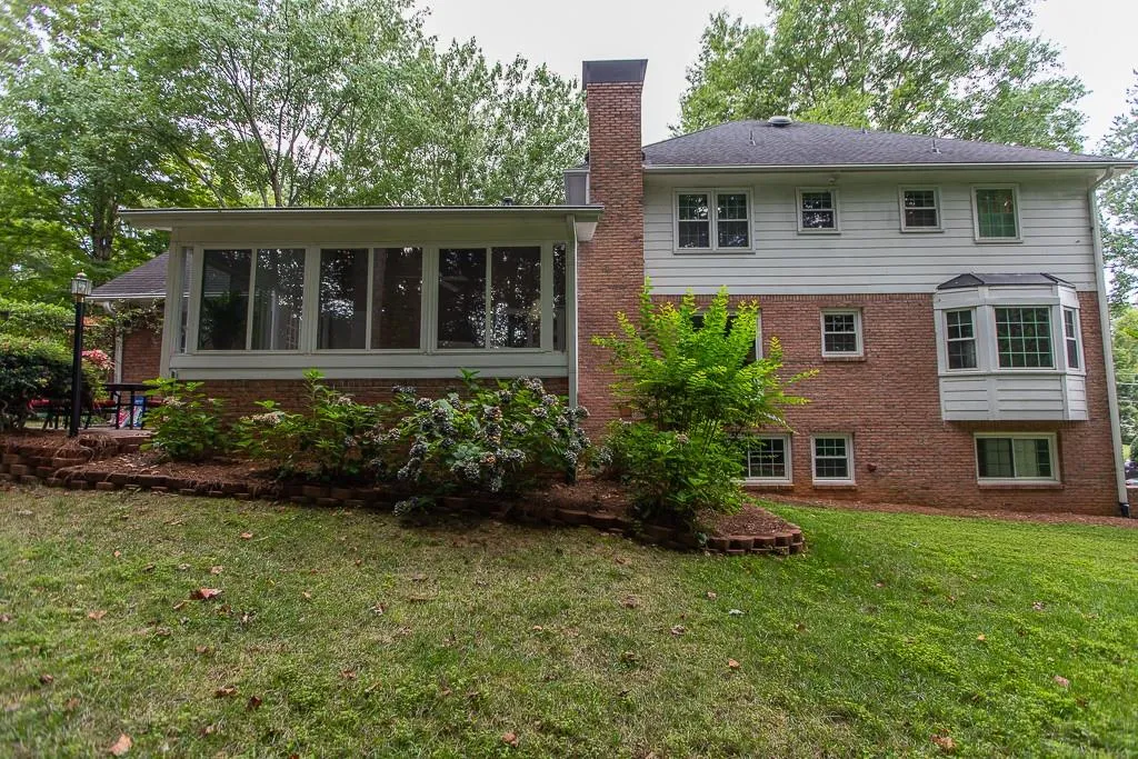 6905 Hunters Knoll, Sandy Springs, Georgia 30328, 5 Bedrooms Bedrooms, ,4 BathroomsBathrooms,Residential,Sold,6905 Hunters Knoll,6646144