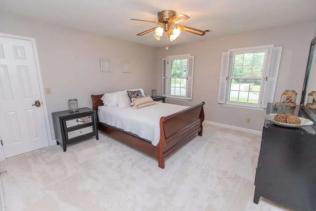 6905 Hunters Knoll, Sandy Springs, Georgia 30328, 5 Bedrooms Bedrooms, ,4 BathroomsBathrooms,Residential,Sold,6905 Hunters Knoll,6646144