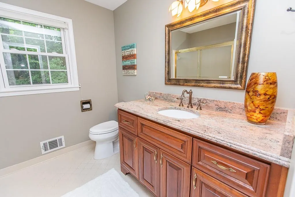 6905 Hunters Knoll, Sandy Springs, Georgia 30328, 5 Bedrooms Bedrooms, ,4 BathroomsBathrooms,Residential,Sold,6905 Hunters Knoll,6646144