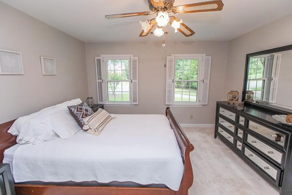 6905 Hunters Knoll, Sandy Springs, Georgia 30328, 5 Bedrooms Bedrooms, ,4 BathroomsBathrooms,Residential,Sold,6905 Hunters Knoll,6646144