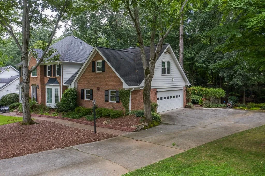 6905 Hunters Knoll, Sandy Springs, Georgia 30328, 5 Bedrooms Bedrooms, ,4 BathroomsBathrooms,Residential,Sold,6905 Hunters Knoll,6646144