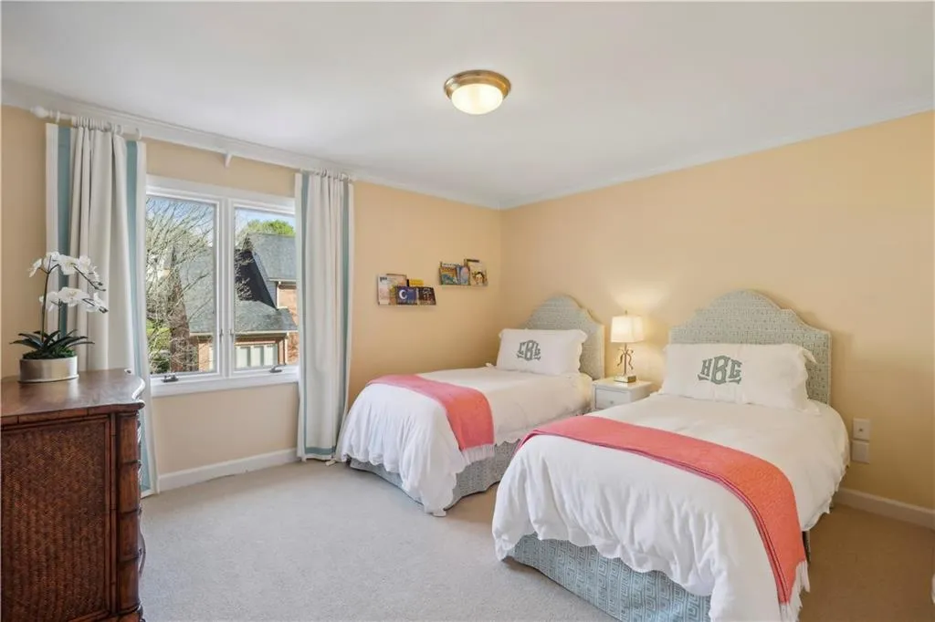 78 Paces West Circle Nw, Atlanta, Georgia 30327, 3 Bedrooms Bedrooms, ,2 BathroomsBathrooms,Residential,For Sale,78 Paces West Circle Nw,7654106