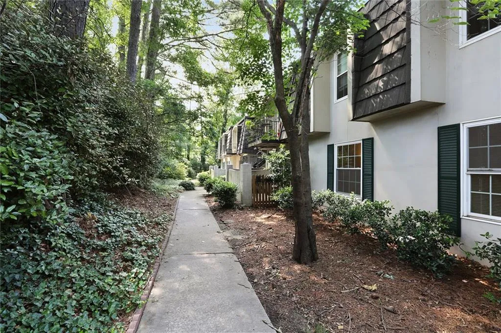 725 Dalrymple Road Unit 1b, Sandy Springs, Georgia 30328, 2 Bedrooms Bedrooms, ,2 BathroomsBathrooms,Residential,Sold,725 Dalrymple Road Unit 1b,5861384
