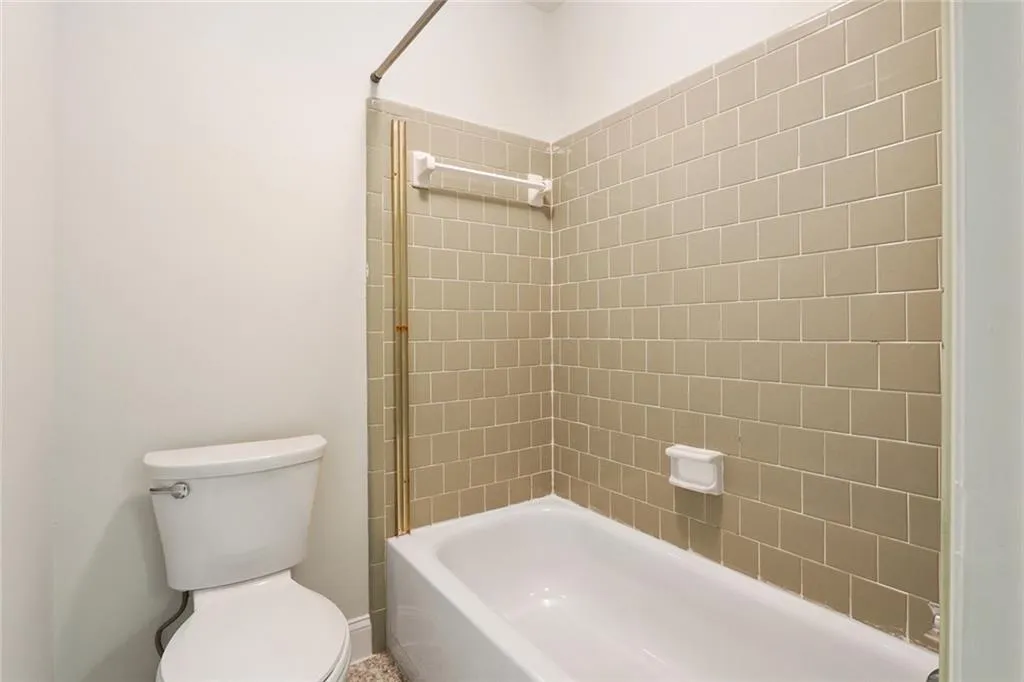 725 Dalrymple Road Unit 1b, Sandy Springs, Georgia 30328, 2 Bedrooms Bedrooms, ,2 BathroomsBathrooms,Residential,Sold,725 Dalrymple Road Unit 1b,5861384