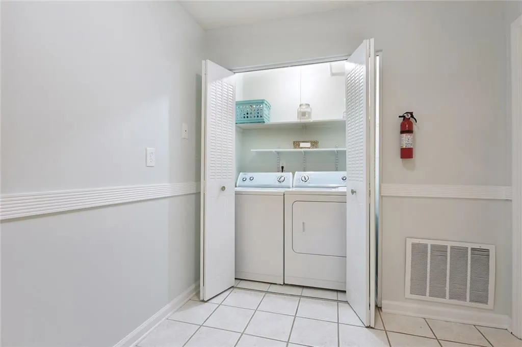 725 Dalrymple Road Unit 1b, Sandy Springs, Georgia 30328, 2 Bedrooms Bedrooms, ,2 BathroomsBathrooms,Residential,Sold,725 Dalrymple Road Unit 1b,5861384