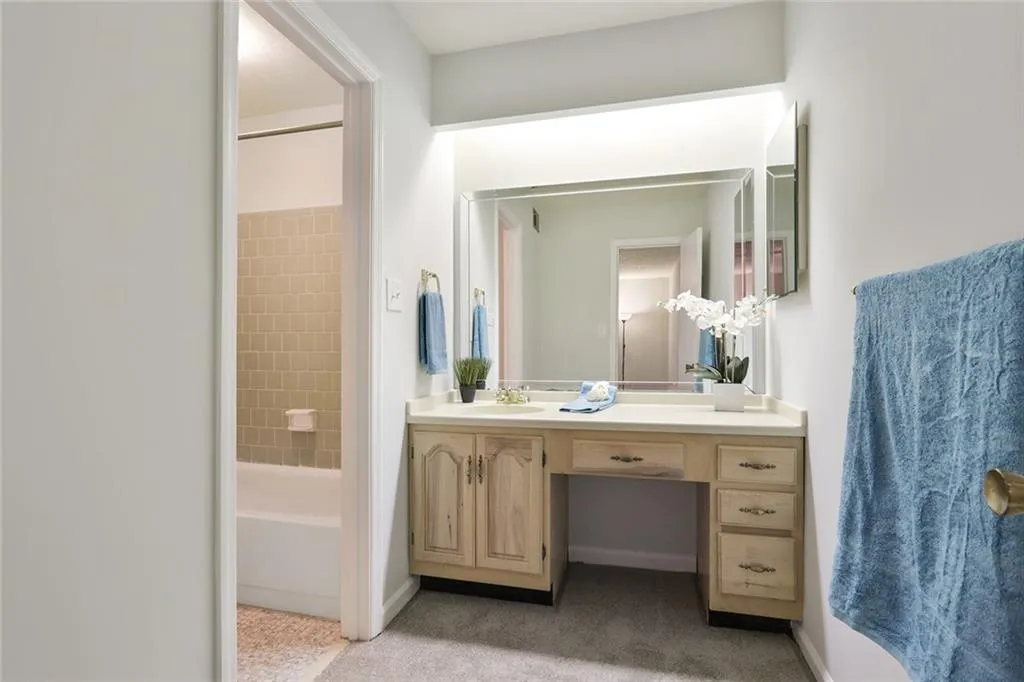 725 Dalrymple Road Unit 1b, Sandy Springs, Georgia 30328, 2 Bedrooms Bedrooms, ,2 BathroomsBathrooms,Residential,Sold,725 Dalrymple Road Unit 1b,5861384