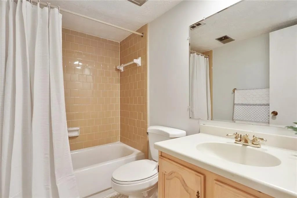 725 Dalrymple Road Unit 1b, Sandy Springs, Georgia 30328, 2 Bedrooms Bedrooms, ,2 BathroomsBathrooms,Residential,Sold,725 Dalrymple Road Unit 1b,5861384