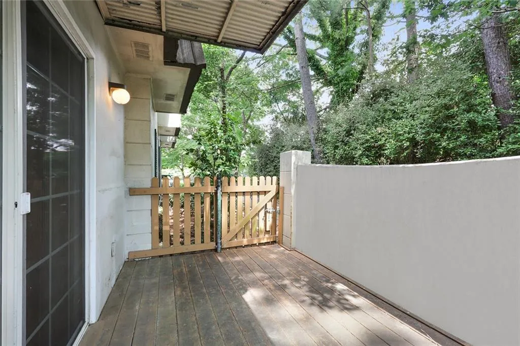 725 Dalrymple Road Unit 1b, Sandy Springs, Georgia 30328, 2 Bedrooms Bedrooms, ,2 BathroomsBathrooms,Residential,Sold,725 Dalrymple Road Unit 1b,5861384
