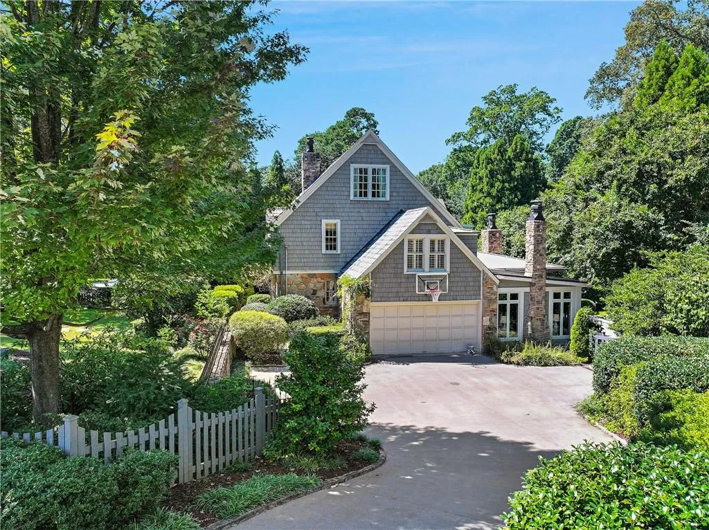 400 Pine Tree Drive Ne, Atlanta, Georgia 30305, 4 Bedrooms Bedrooms, ,4 BathroomsBathrooms,Residential,For Sale,400 Pine Tree Drive Ne,7648145