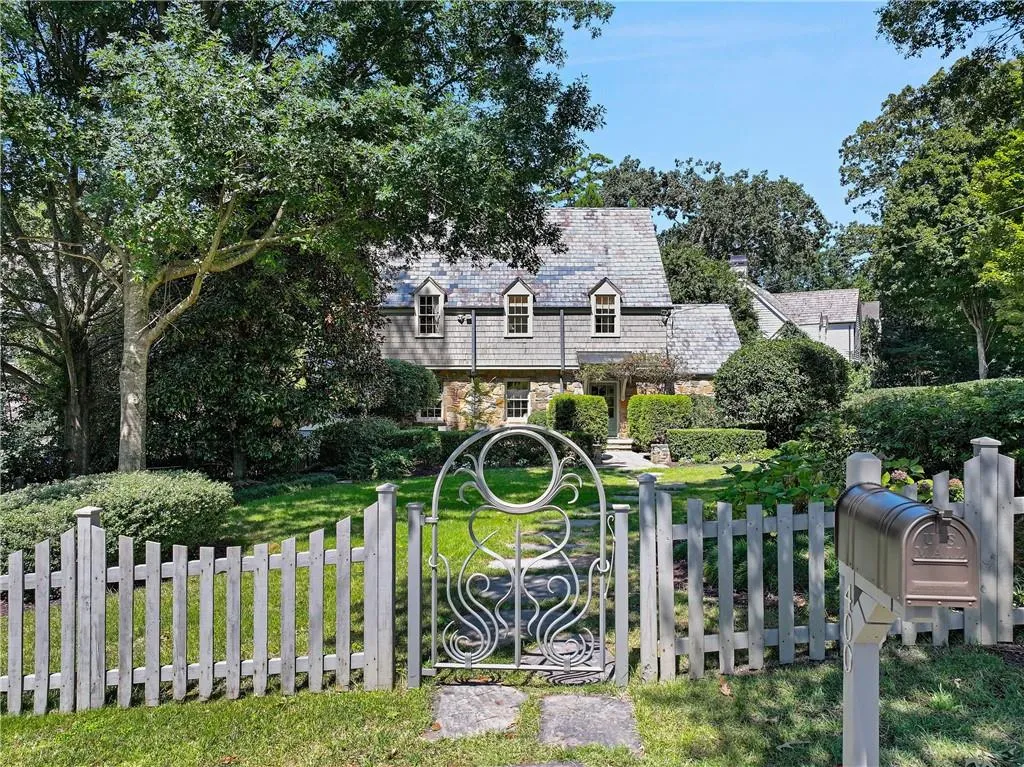 400 Pine Tree Drive Ne, Atlanta, Georgia 30305, 4 Bedrooms Bedrooms, ,4 BathroomsBathrooms,Residential,For Sale,400 Pine Tree Drive Ne,7648145