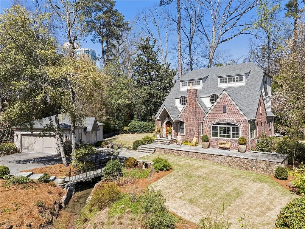 120 Peachtree Way Ne, Atlanta, Georgia 30305, 6 Bedrooms Bedrooms, 0 ,5 BathroomsBathrooms,Residential,Sold,120 Peachtree Way Ne,7739137