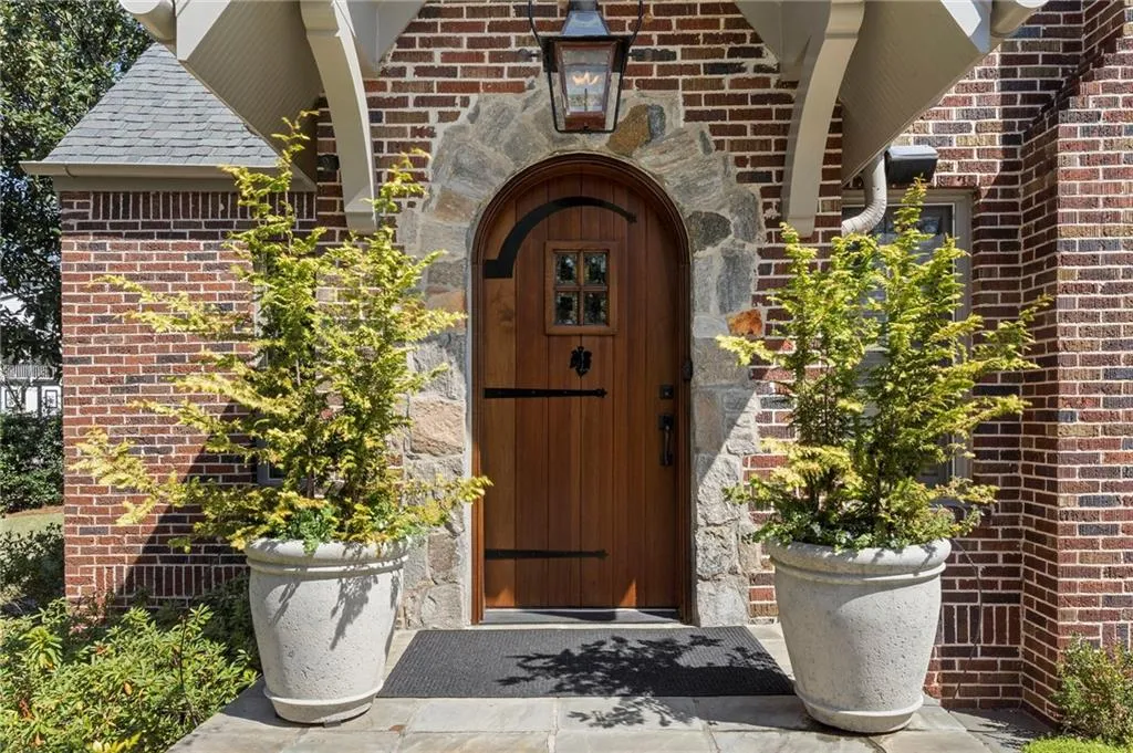 120 Peachtree Way Ne, Atlanta, Georgia 30305, 6 Bedrooms Bedrooms, 0 ,5 BathroomsBathrooms,Residential,Sold,120 Peachtree Way Ne,7739137