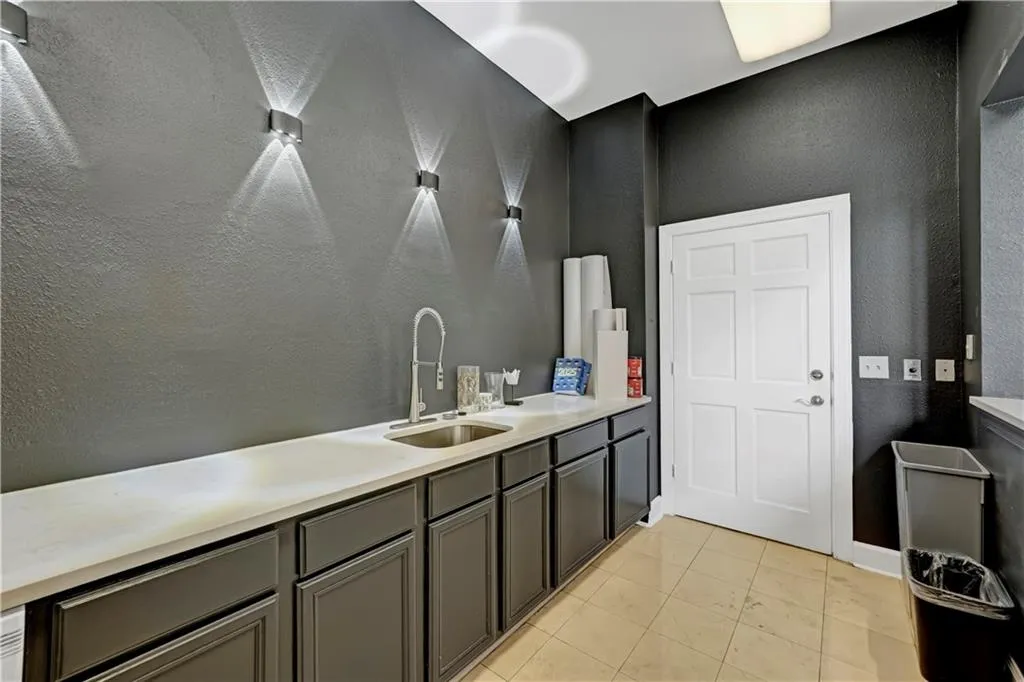 3777 Peachtree Road Ne Unit 1235, Brookhaven, Georgia 30319, 1 Bedroom Bedrooms, ,1 BathroomBathrooms,Residential,For Sale,3777 Peachtree Road Ne Unit 1235,7667202