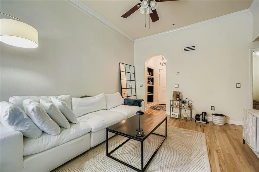 3777 Peachtree Road Ne Unit 1235, Brookhaven, Georgia 30319, 1 Bedroom Bedrooms, ,1 BathroomBathrooms,Residential,For Sale,3777 Peachtree Road Ne Unit 1235,7667202