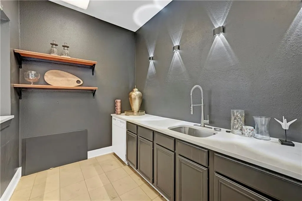 3777 Peachtree Road Ne Unit 1235, Brookhaven, Georgia 30319, 1 Bedroom Bedrooms, ,1 BathroomBathrooms,Residential,For Sale,3777 Peachtree Road Ne Unit 1235,7667202