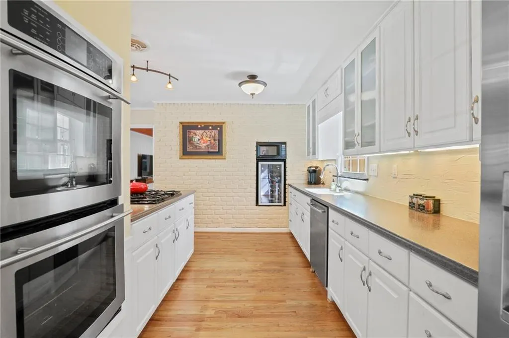 535 Bridgewater Drive, Sandy Springs, Georgia 30328, 5 Bedrooms Bedrooms, ,3 BathroomsBathrooms,Residential,Sold,535 Bridgewater Drive,6932676